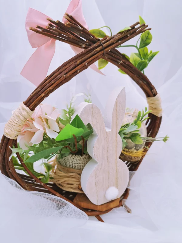 Koszyczek Wielkanocny Z Jajem Decoupage, Kwiatami I Królikiem Zdjęcie Od Tyłu